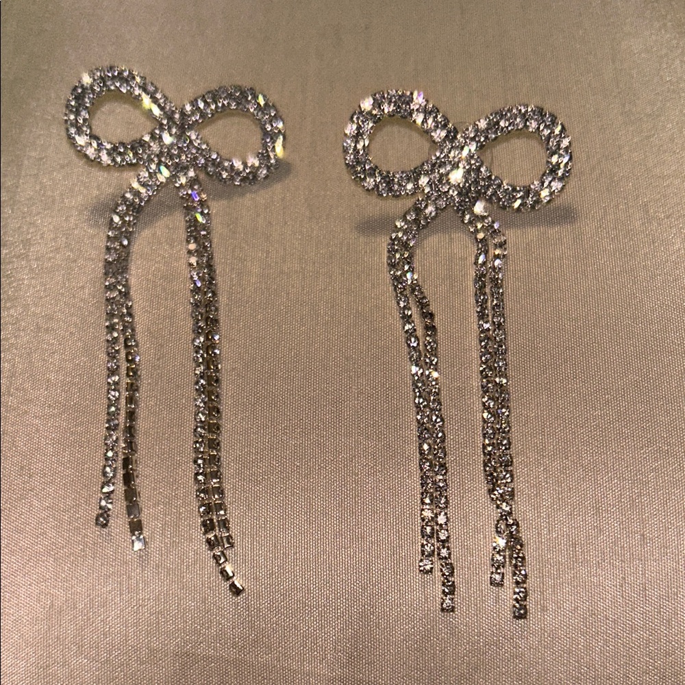 SHEIN Silver Bow Dangle Earrings